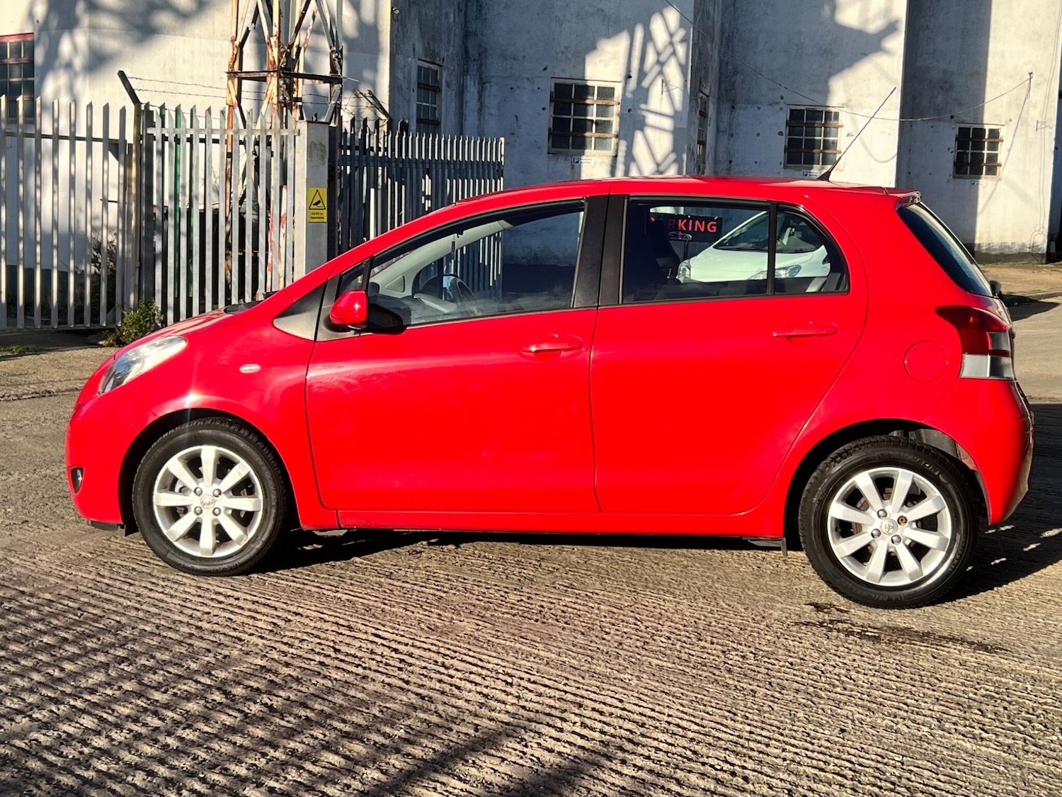 Used Toyota Yaris for sale - 77090922: Photo 5