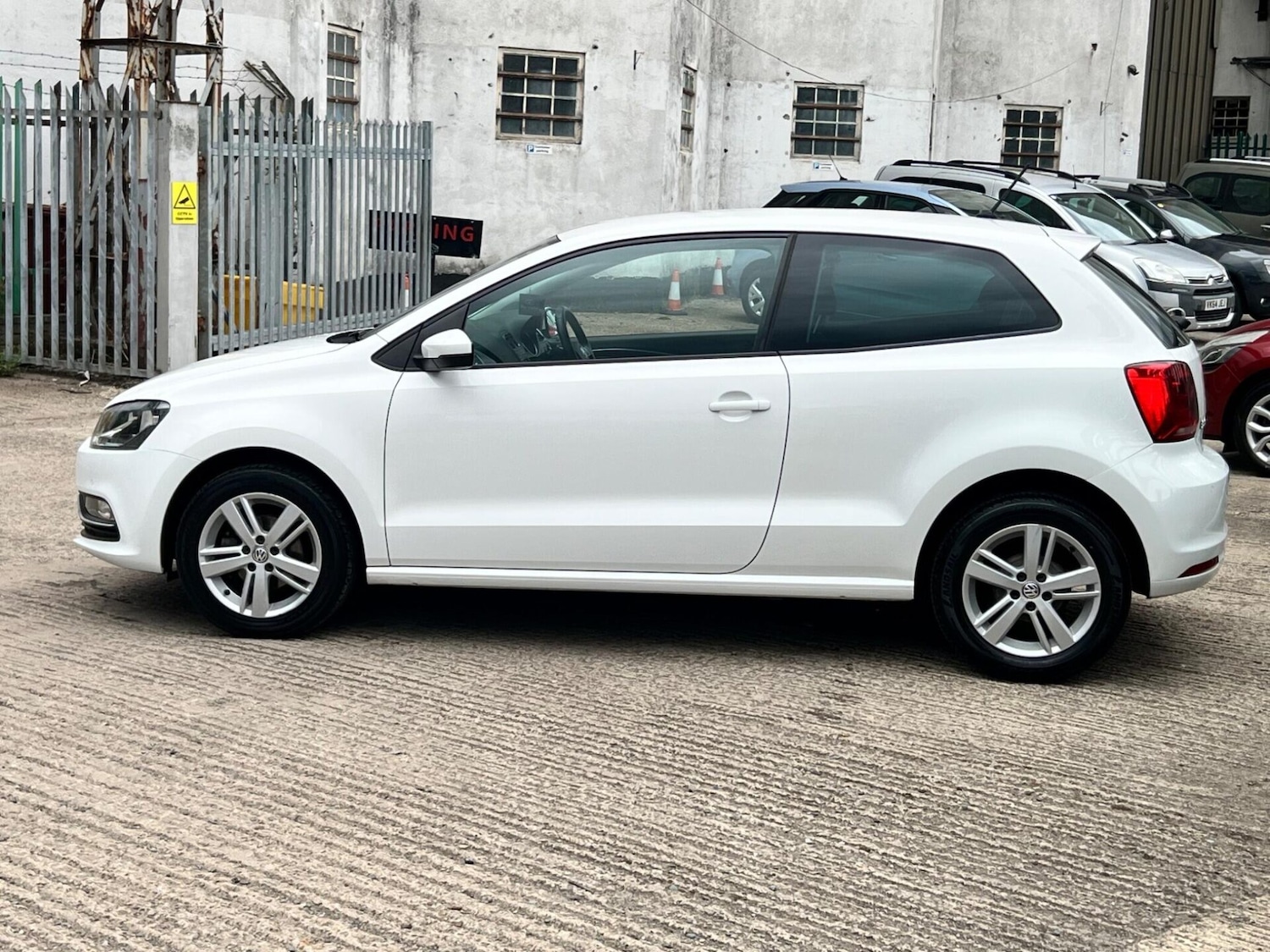Used Volkswagen Polo 2017 for sale - 77249754: Photo 16