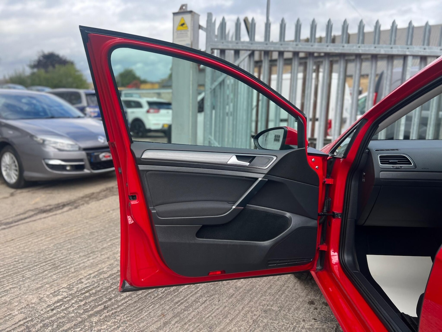 Used Volkswagen Golf 2019 for sale - 76457059: Photo 59