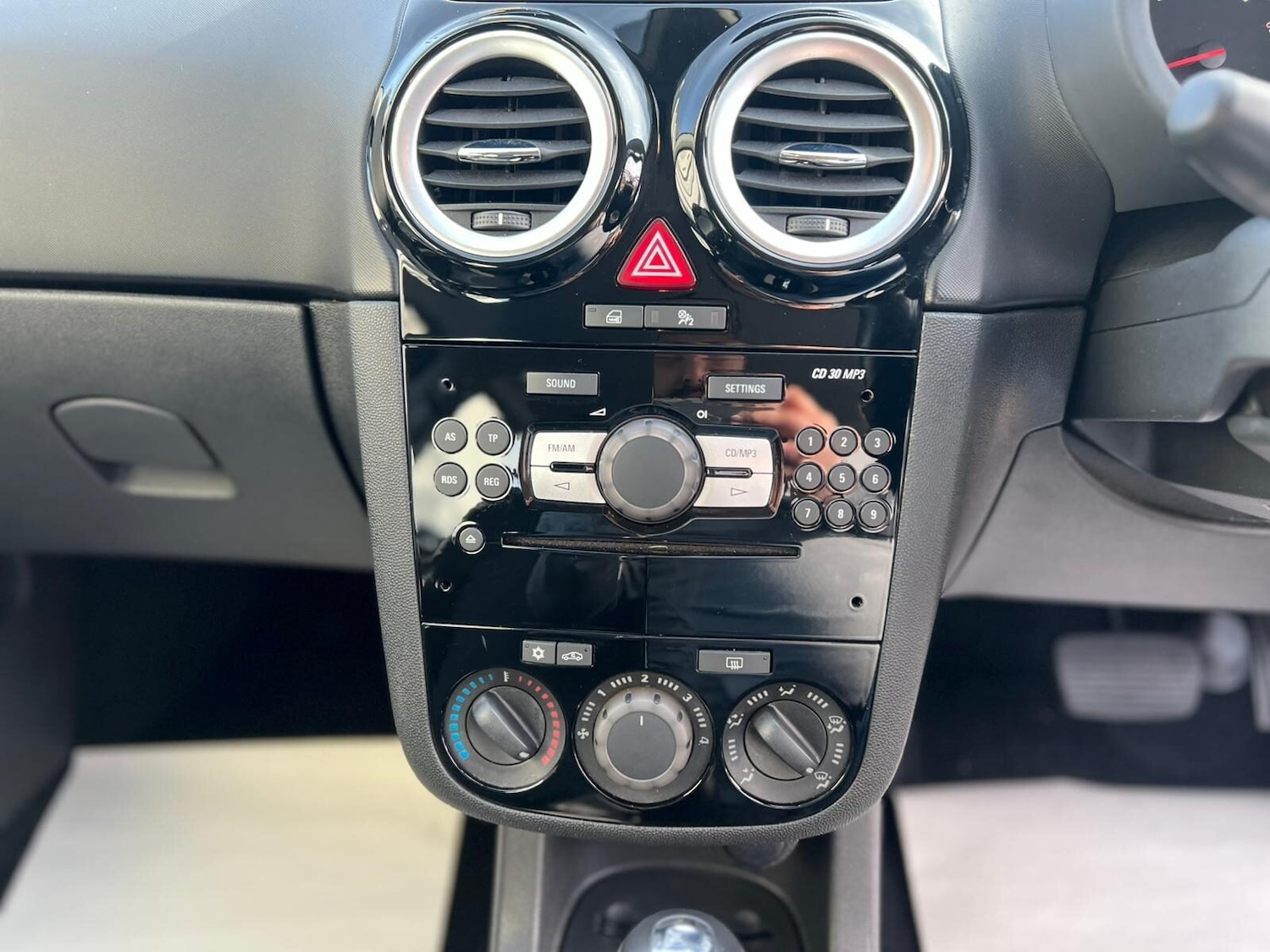 Used Vauxhall Corsa 2007 for sale - 77579654: Photo 40