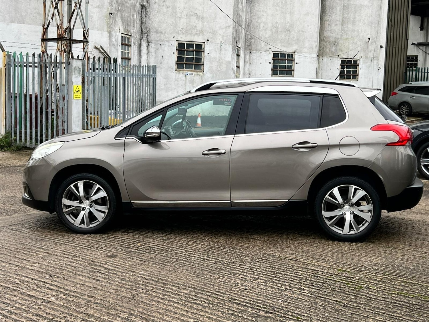 Used Peugeot 2008 2015 for sale - 76993222: Photo 15