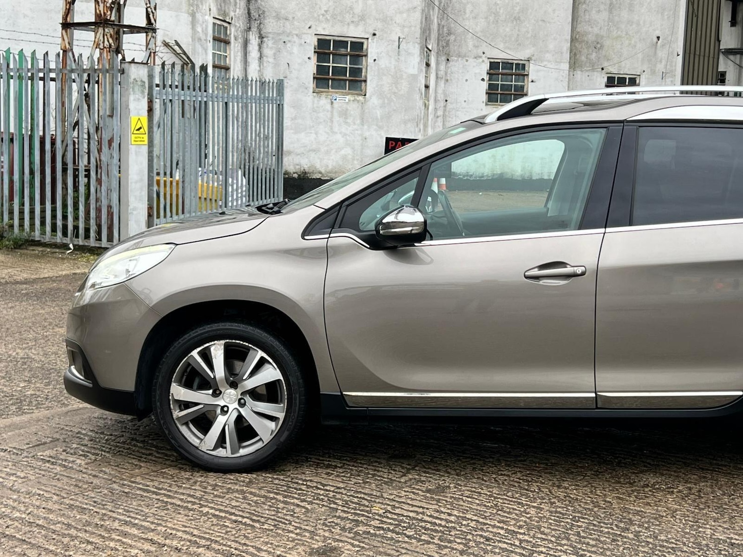 Used Peugeot 2008 2015 for sale - 76993222: Photo 16