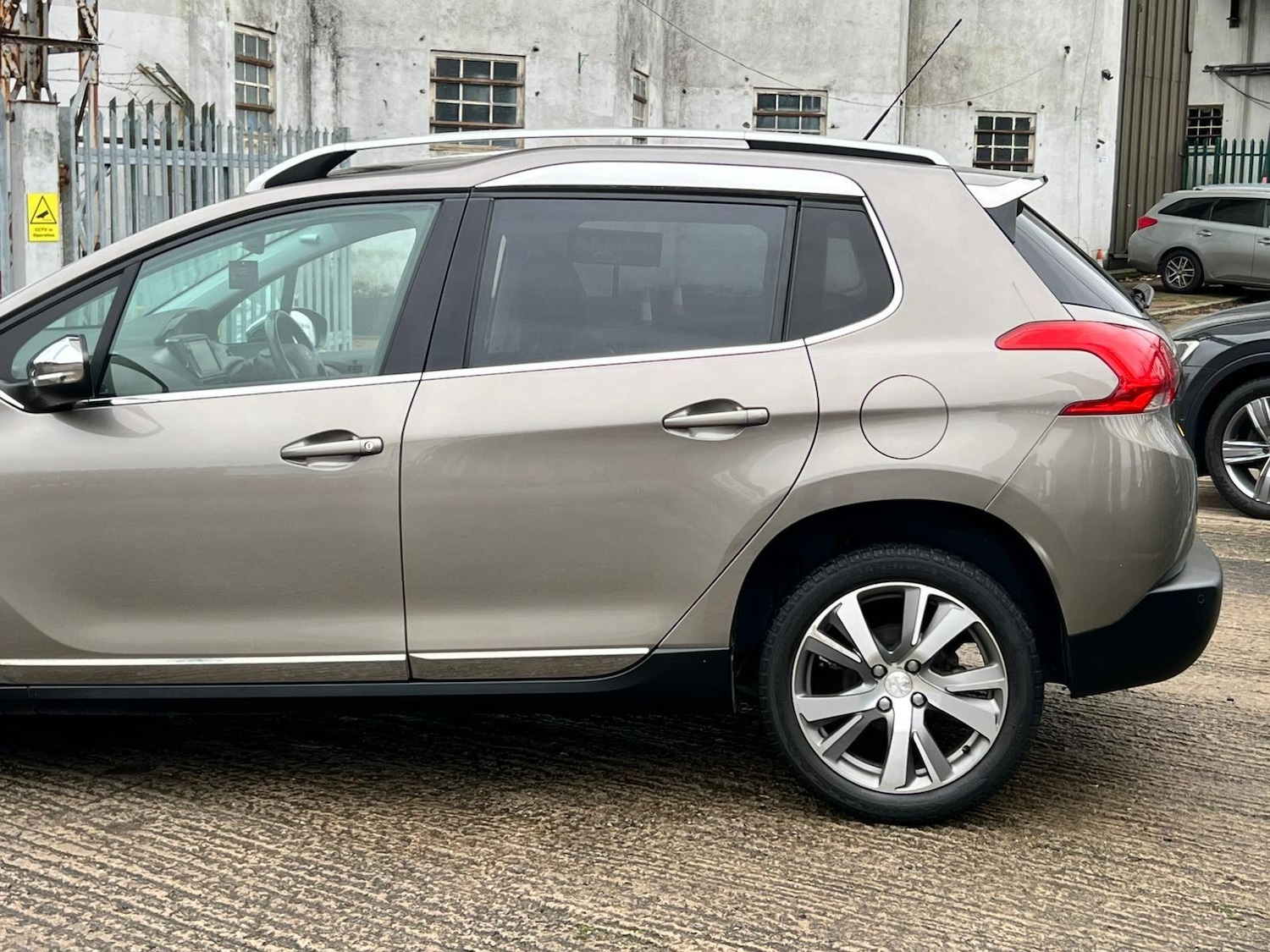 Used Peugeot 2008 2015 for sale - 76993222: Photo 17
