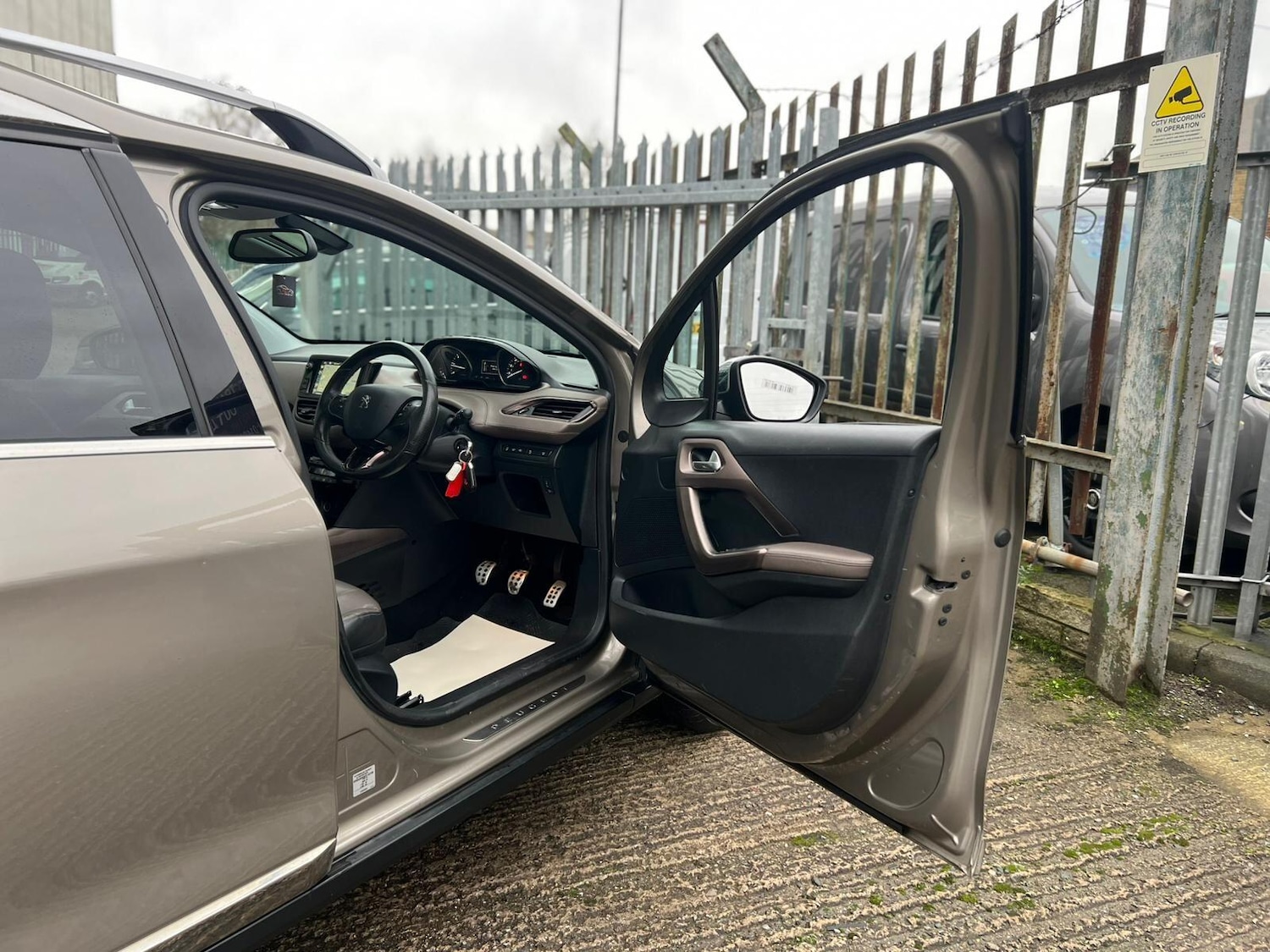 Used Peugeot 2008 2015 for sale - 76993222: Photo 54