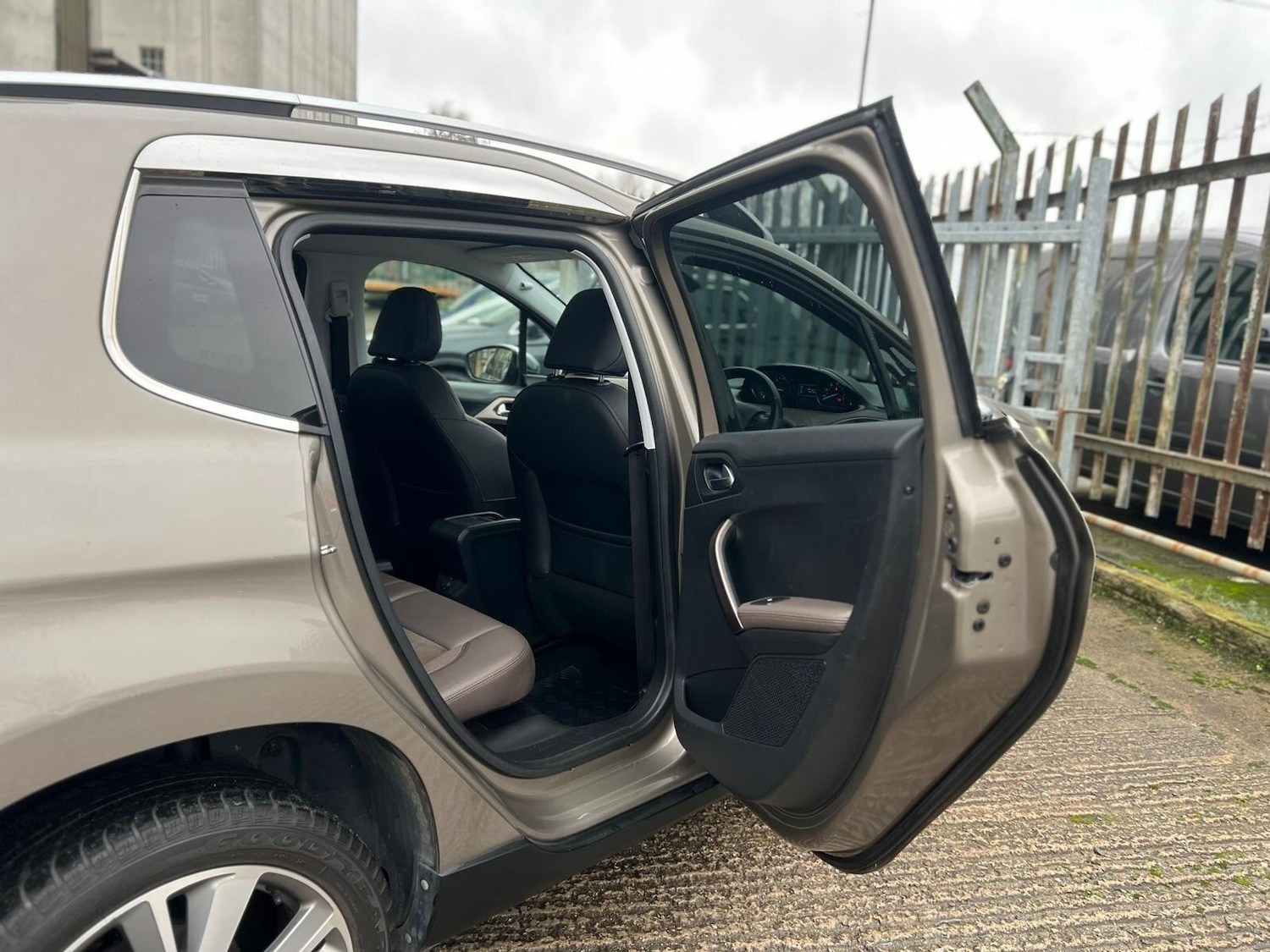 Used Peugeot 2008 2015 for sale - 76993222: Photo 59