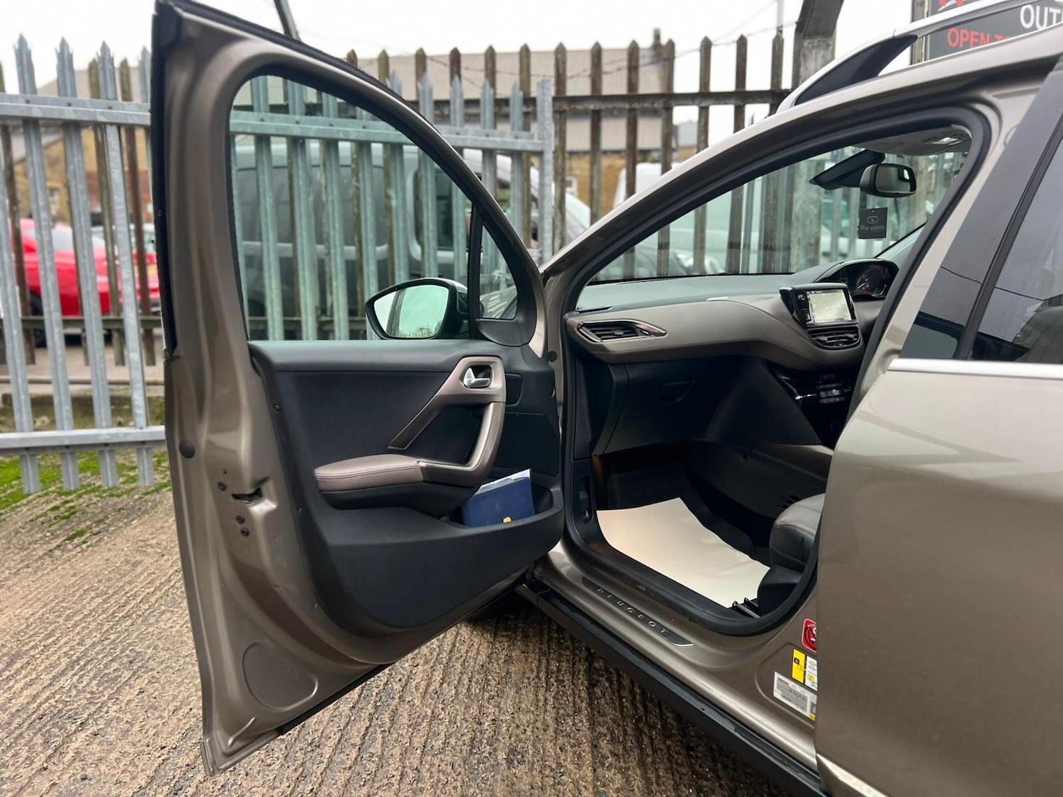 Used Peugeot 2008 2015 for sale - 76993222: Photo 65