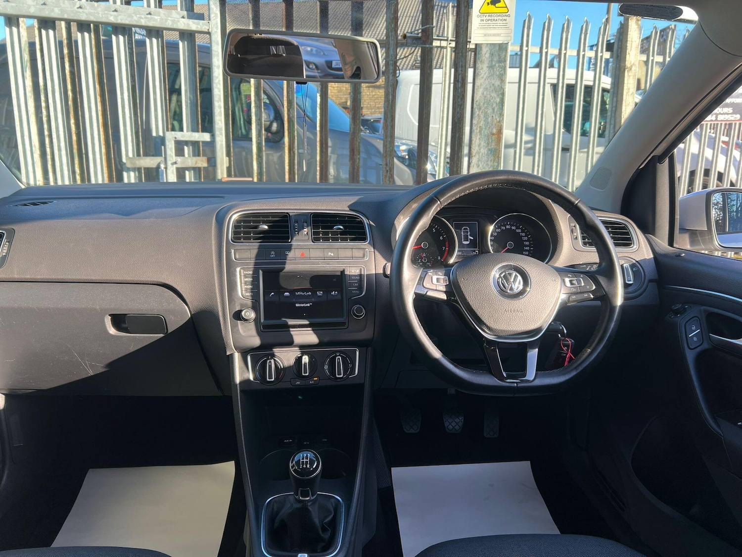 Used Volkswagen Polo 2015 for sale - 77215691: Photo 29