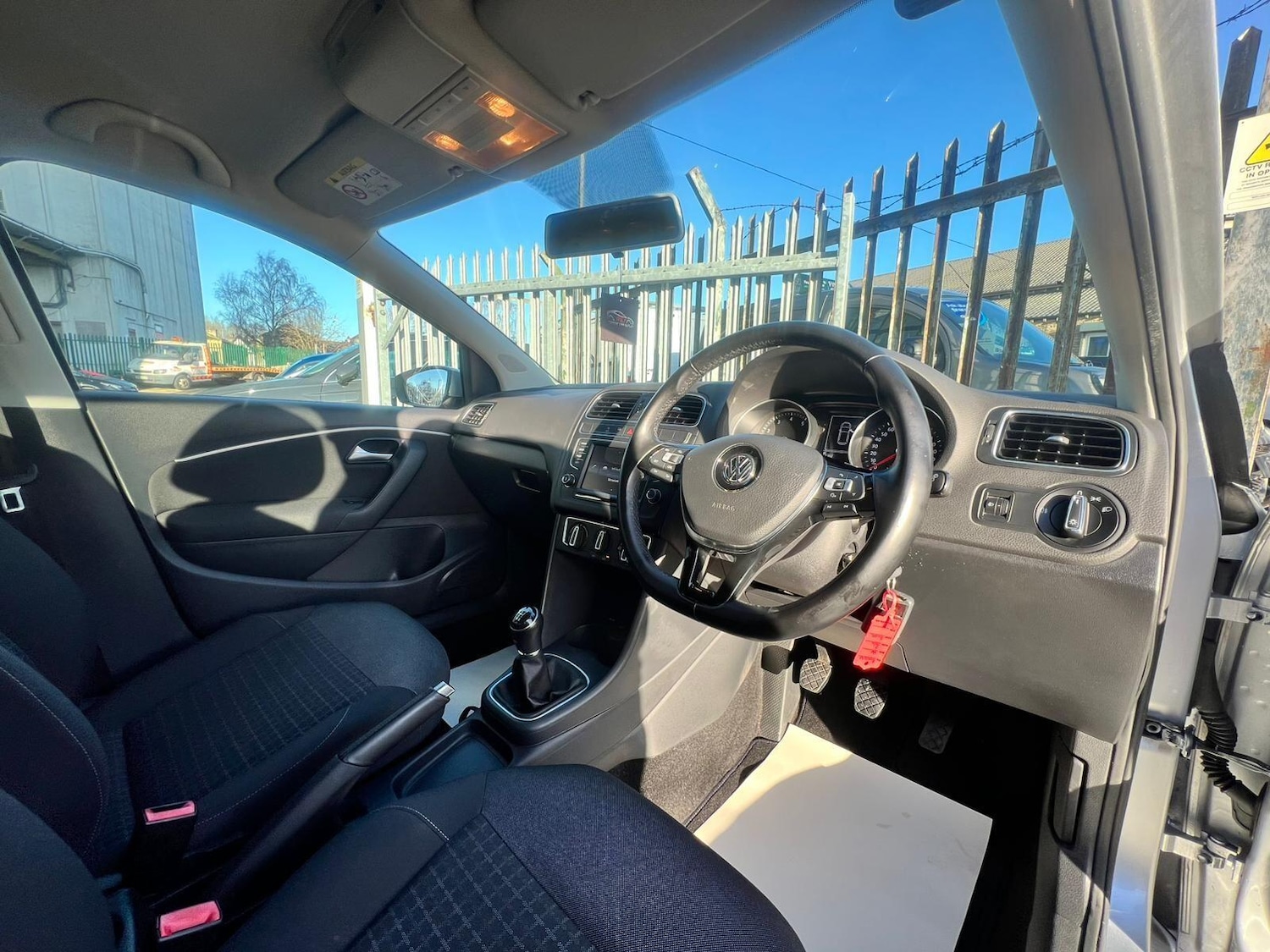 Used Volkswagen Polo 2015 for sale - 77215691: Photo 34