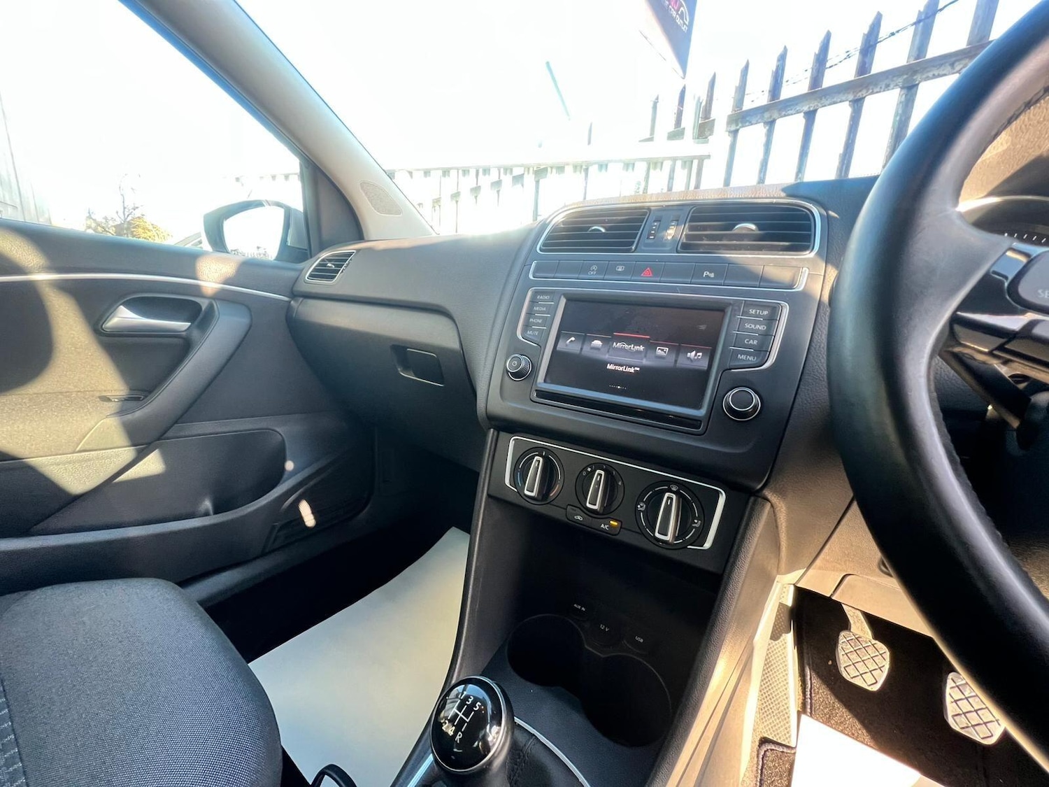 Used Volkswagen Polo 2015 for sale - 77215691: Photo 39