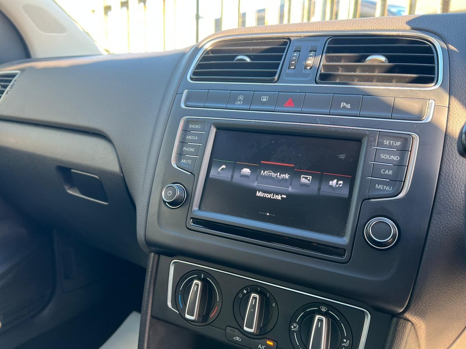 Used Volkswagen Polo 2015 for sale - 77215691: Photo 40