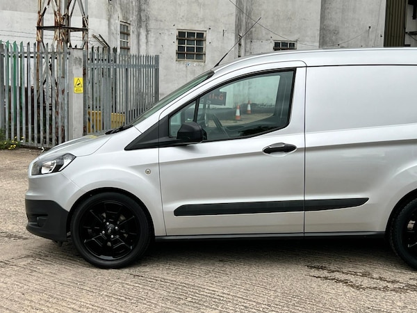 Used Ford Transit Courier 2017 for sale - 76214744: Photo 15