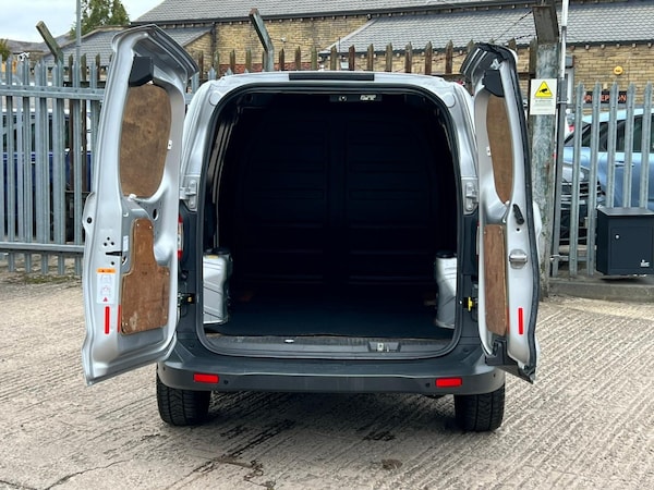 Used Ford Transit Courier 2017 for sale - 76214744: Photo 23