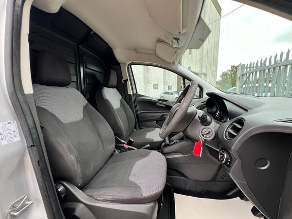 Used Ford Transit Courier 2017 for sale - 76214744: Photo 32