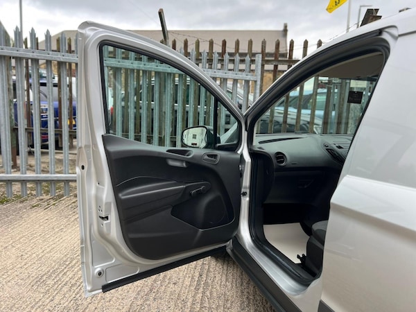 Used Ford Transit Courier 2017 for sale - 76214744: Photo 44