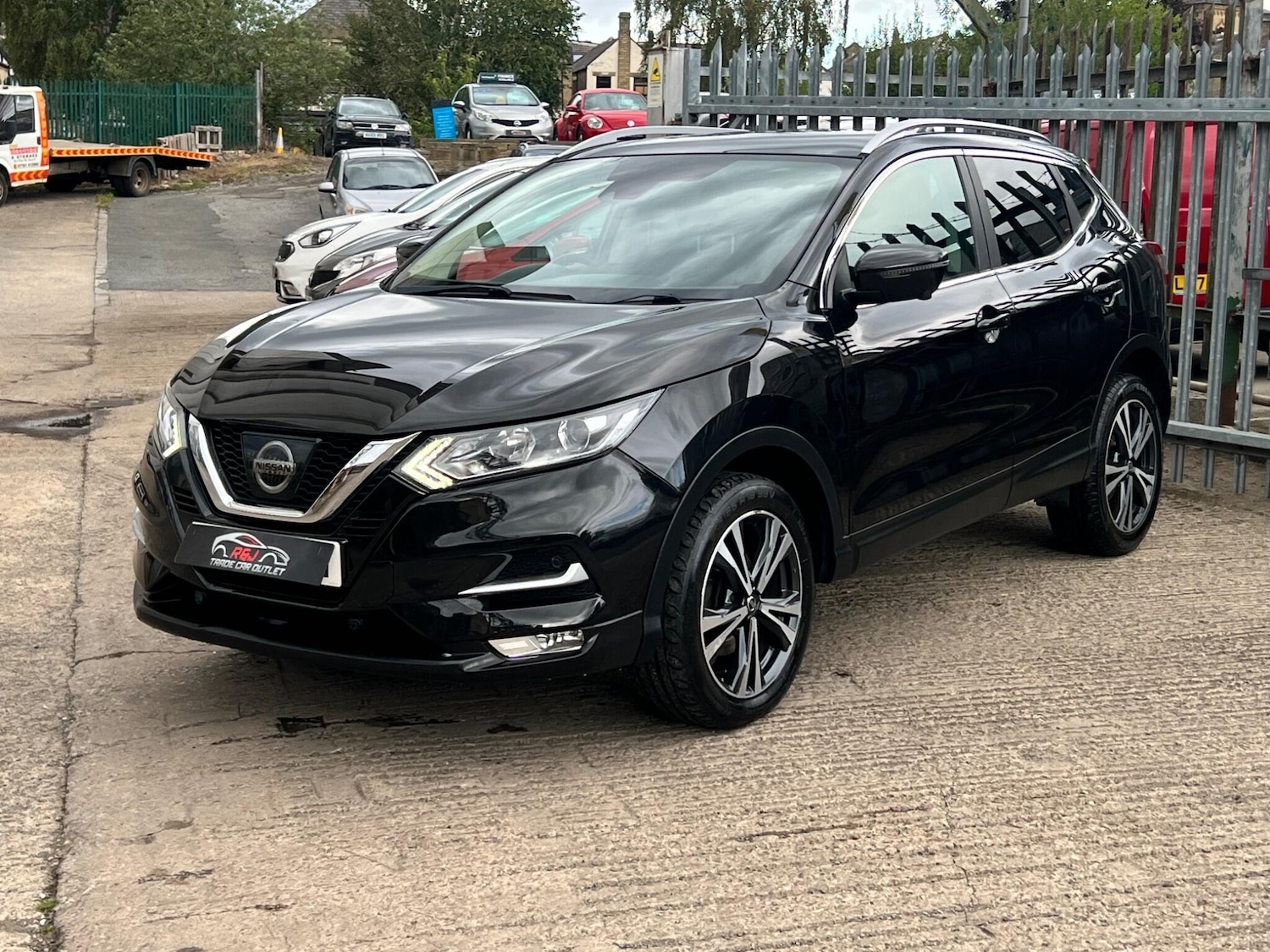 Used Nissan Qashqai 2017 for sale - 76484497: Photo 3