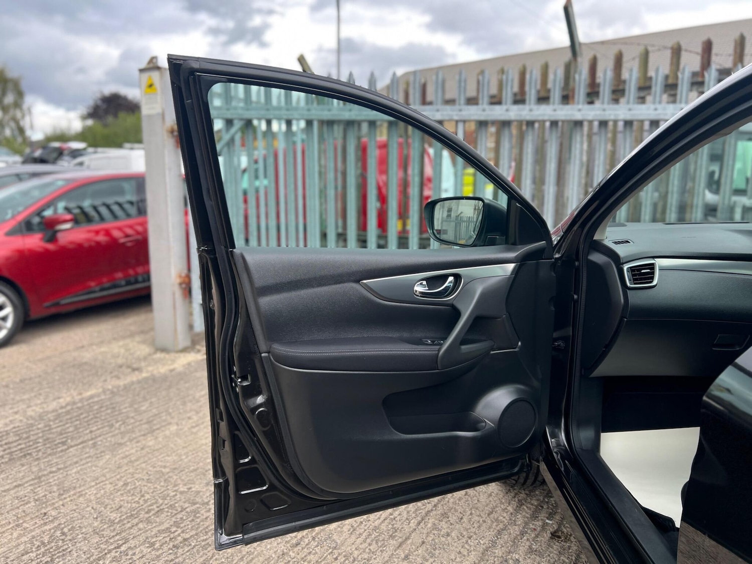 Used Nissan Qashqai 2017 for sale - 76484497: Photo 64