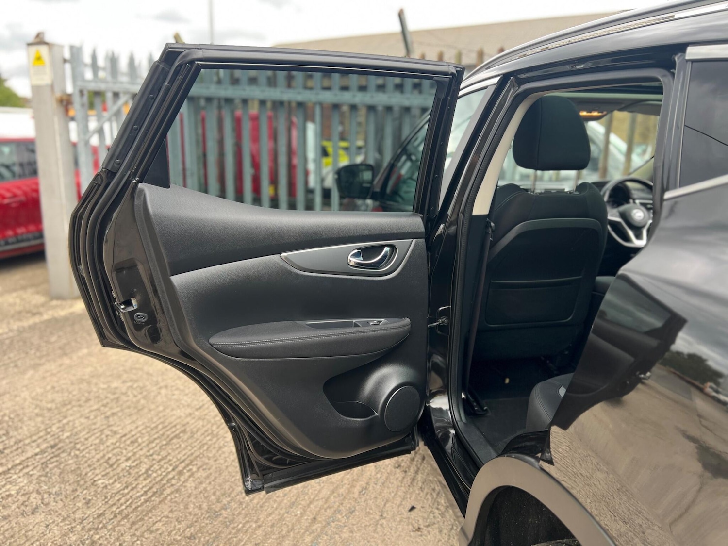 Used Nissan Qashqai 2017 for sale - 76484497: Photo 70