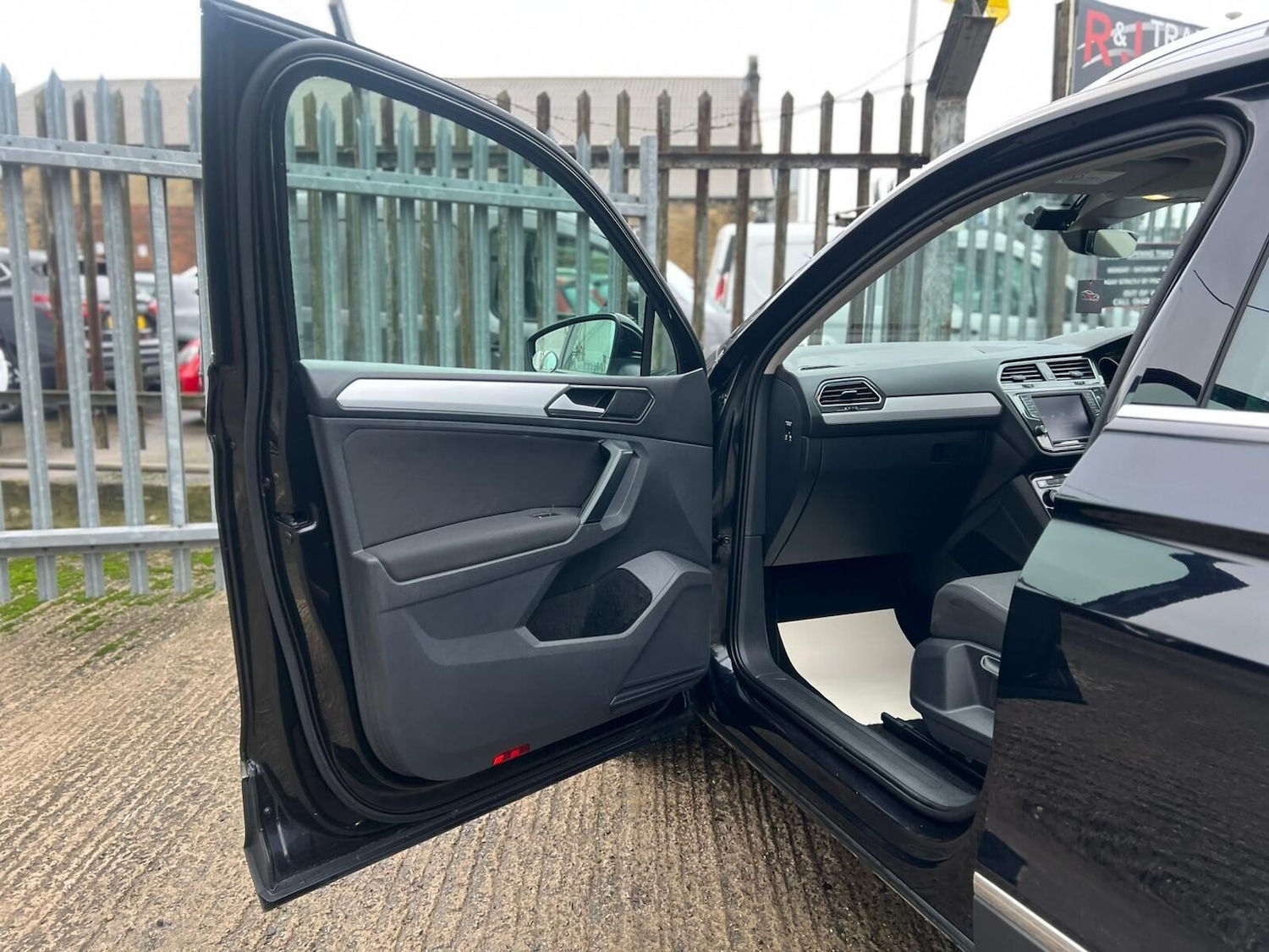 Used Volkswagen Tiguan 2017 for sale - 77249756: Photo 60