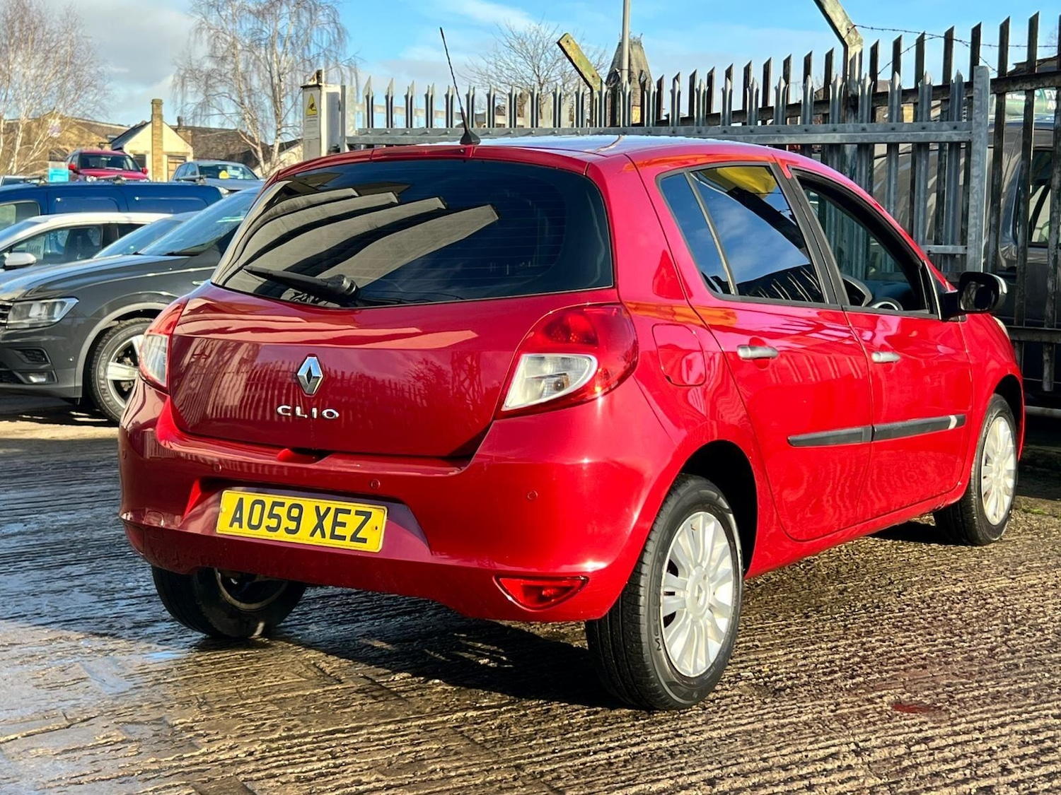 Used Renault Clio 2010 for sale - 77216282: Photo 10