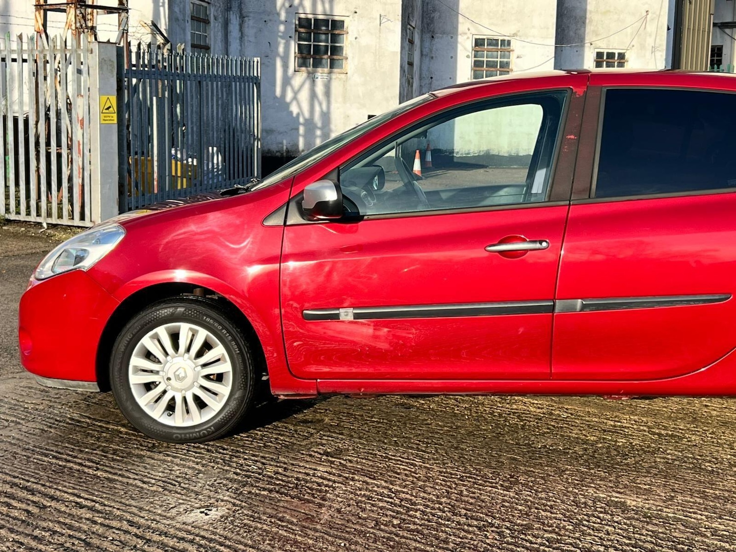 Used Renault Clio 2010 for sale - 77216282: Photo 18