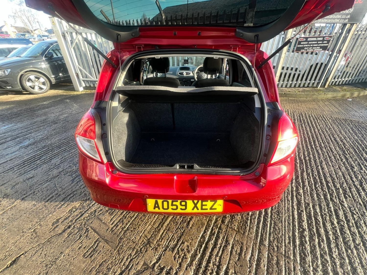 Used Renault Clio 2010 for sale - 77216282: Photo 24