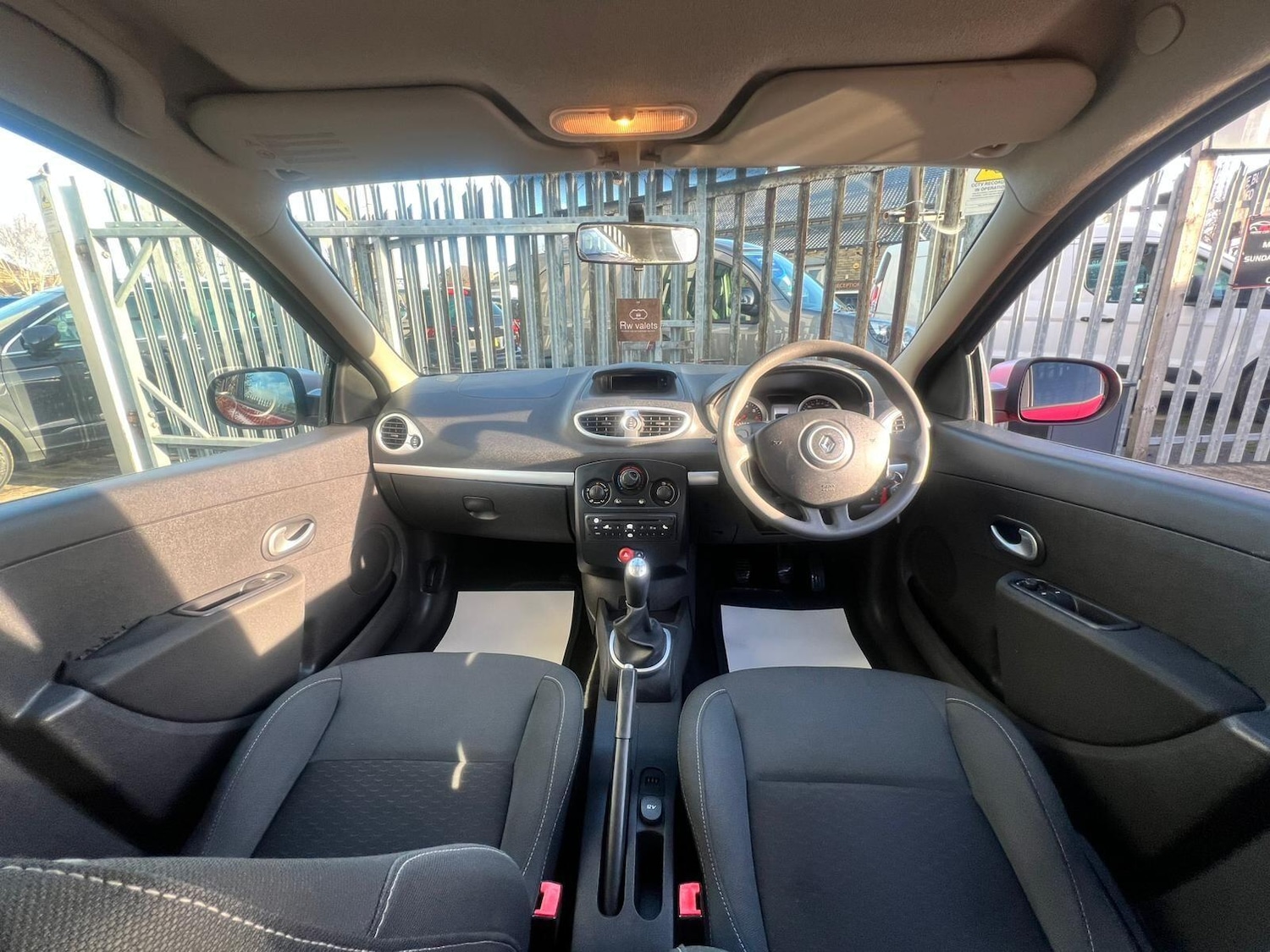 Used Renault Clio 2010 for sale - 77216282: Photo 27