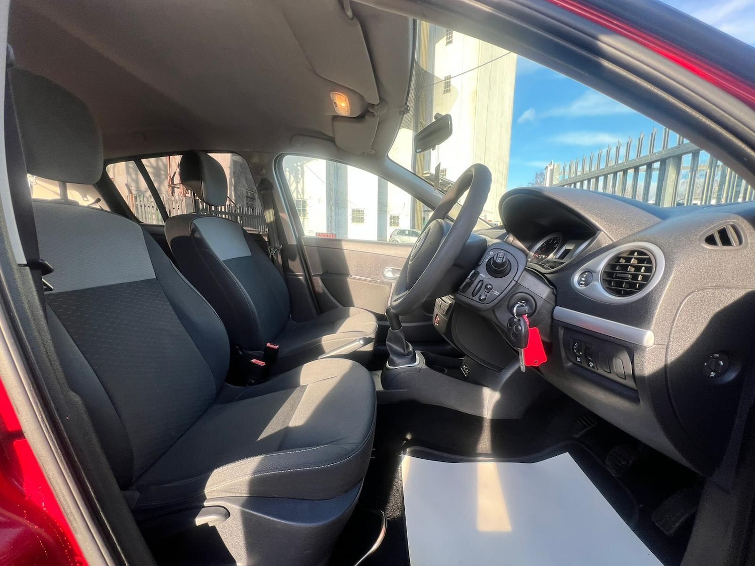 Used Renault Clio 2010 for sale - 77216282: Photo 30