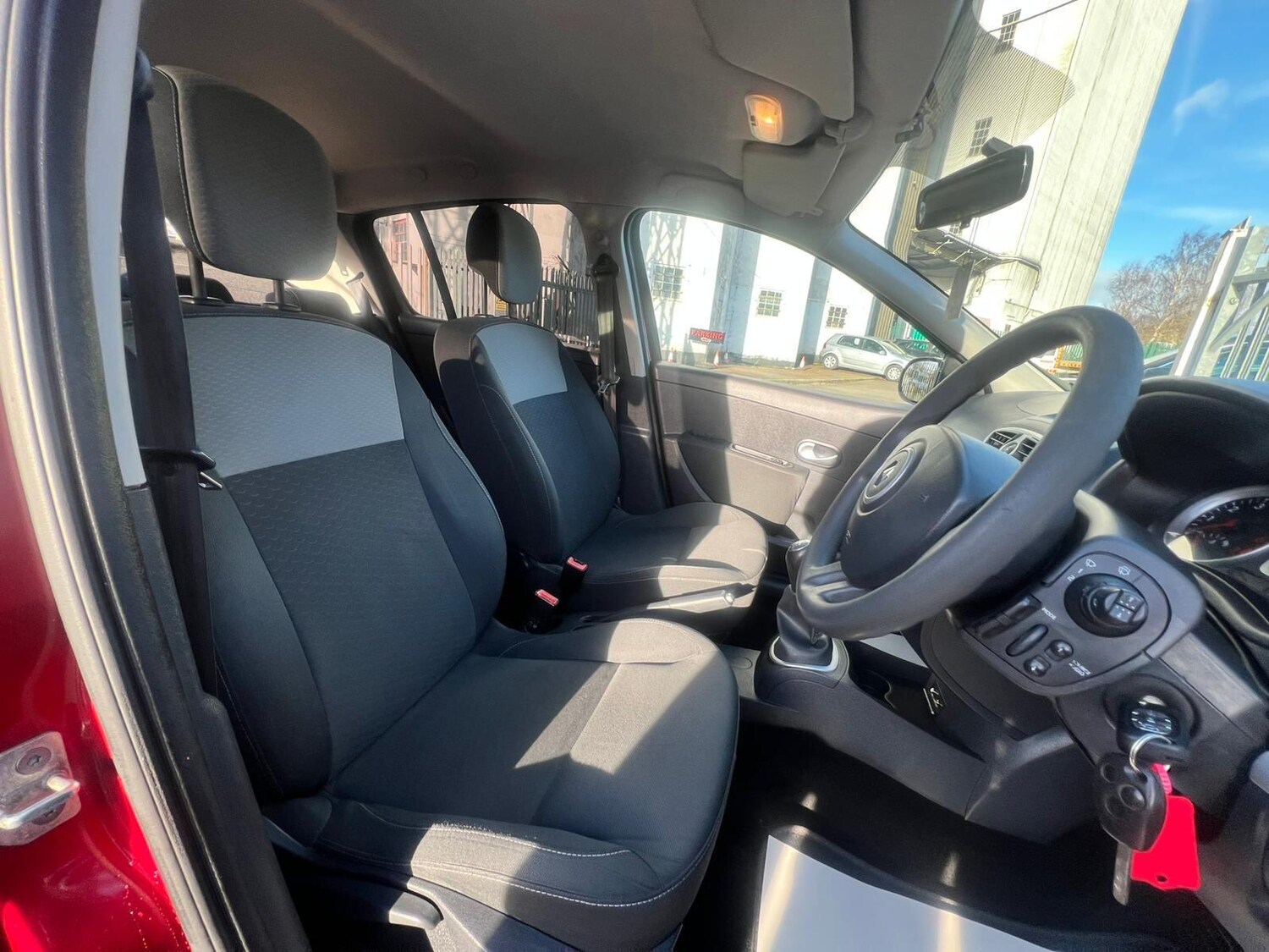 Used Renault Clio 2010 for sale - 77216282: Photo 31