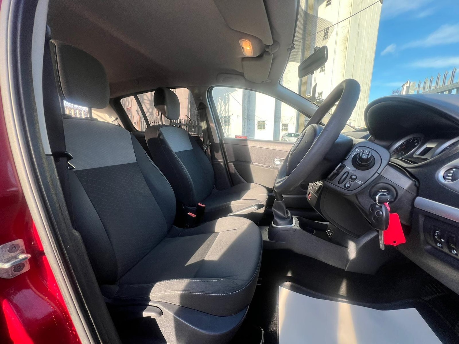 Used Renault Clio 2010 for sale - 77216282: Photo 32