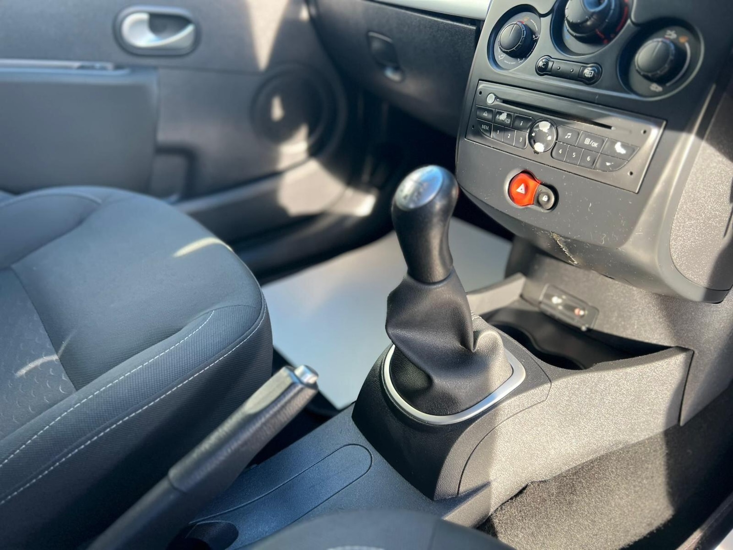 Used Renault Clio 2010 for sale - 77216282: Photo 36