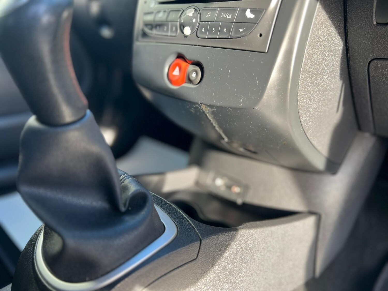 Used Renault Clio 2010 for sale - 77216282: Photo 38