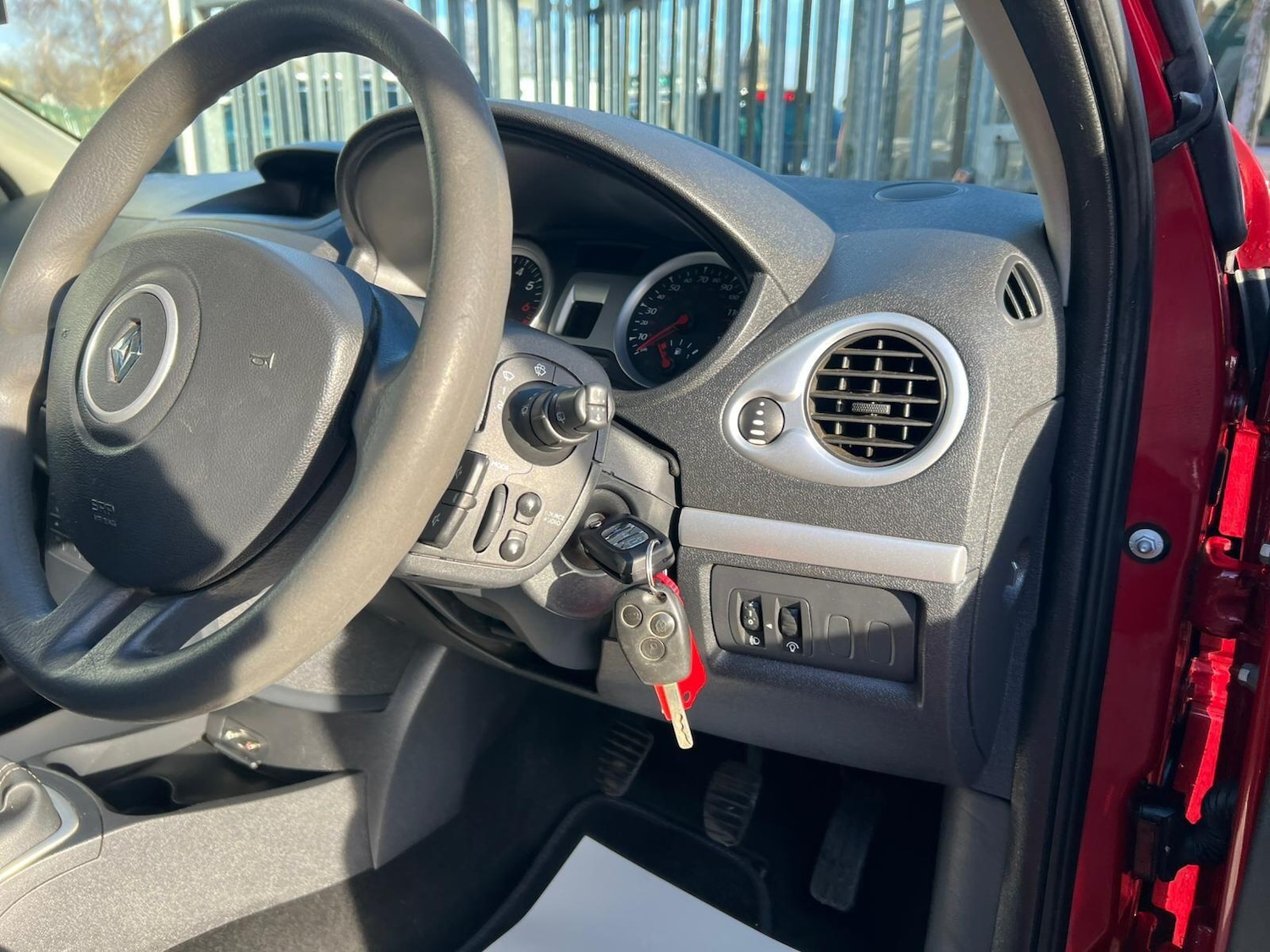 Used Renault Clio 2010 for sale - 77216282: Photo 41