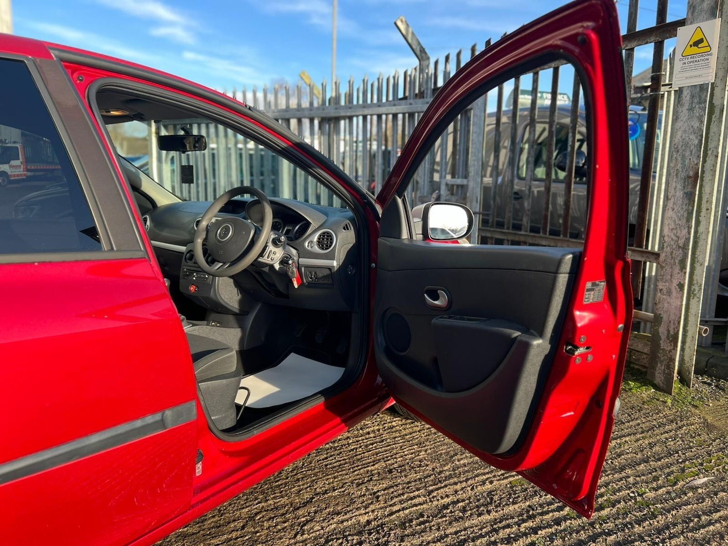 Used Renault Clio 2010 for sale - 77216282: Photo 43