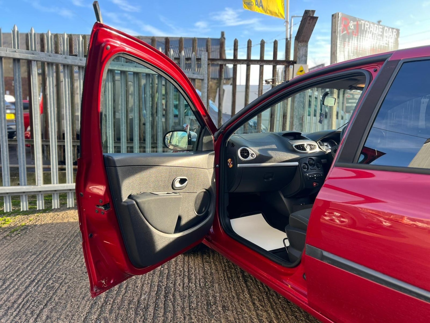 Used Renault Clio 2010 for sale - 77216282: Photo 54