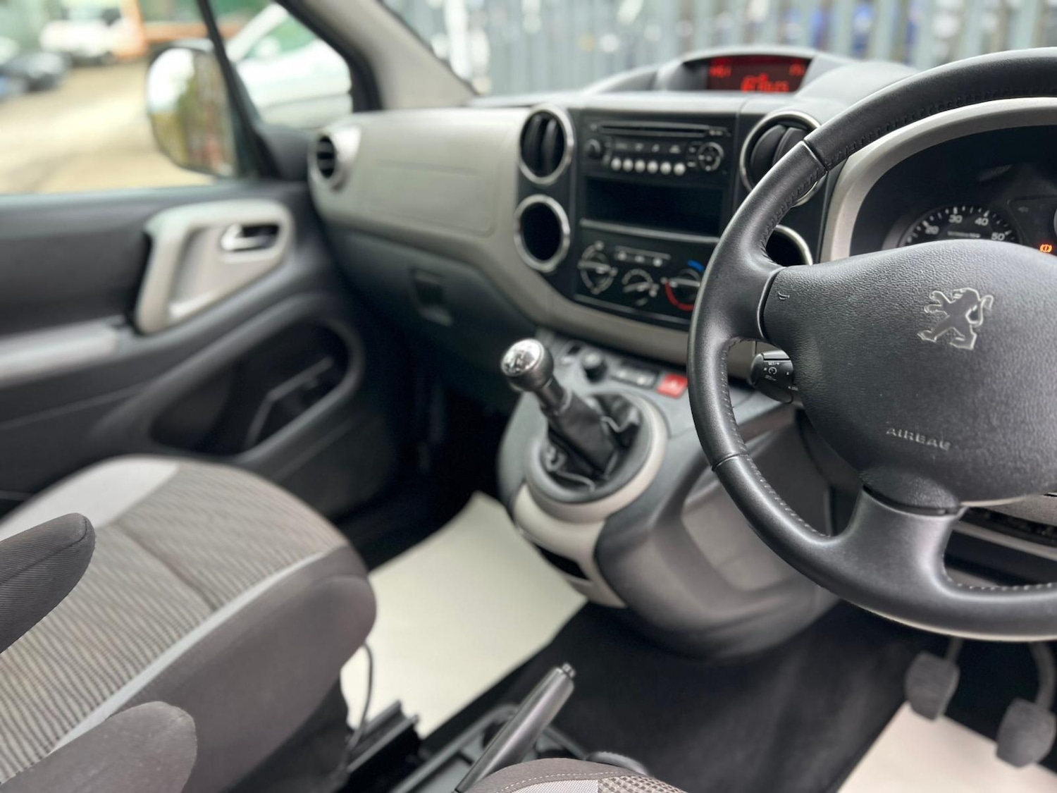 Used Peugeot Partner Tepee 2012 for sale - 76537617: Photo 38