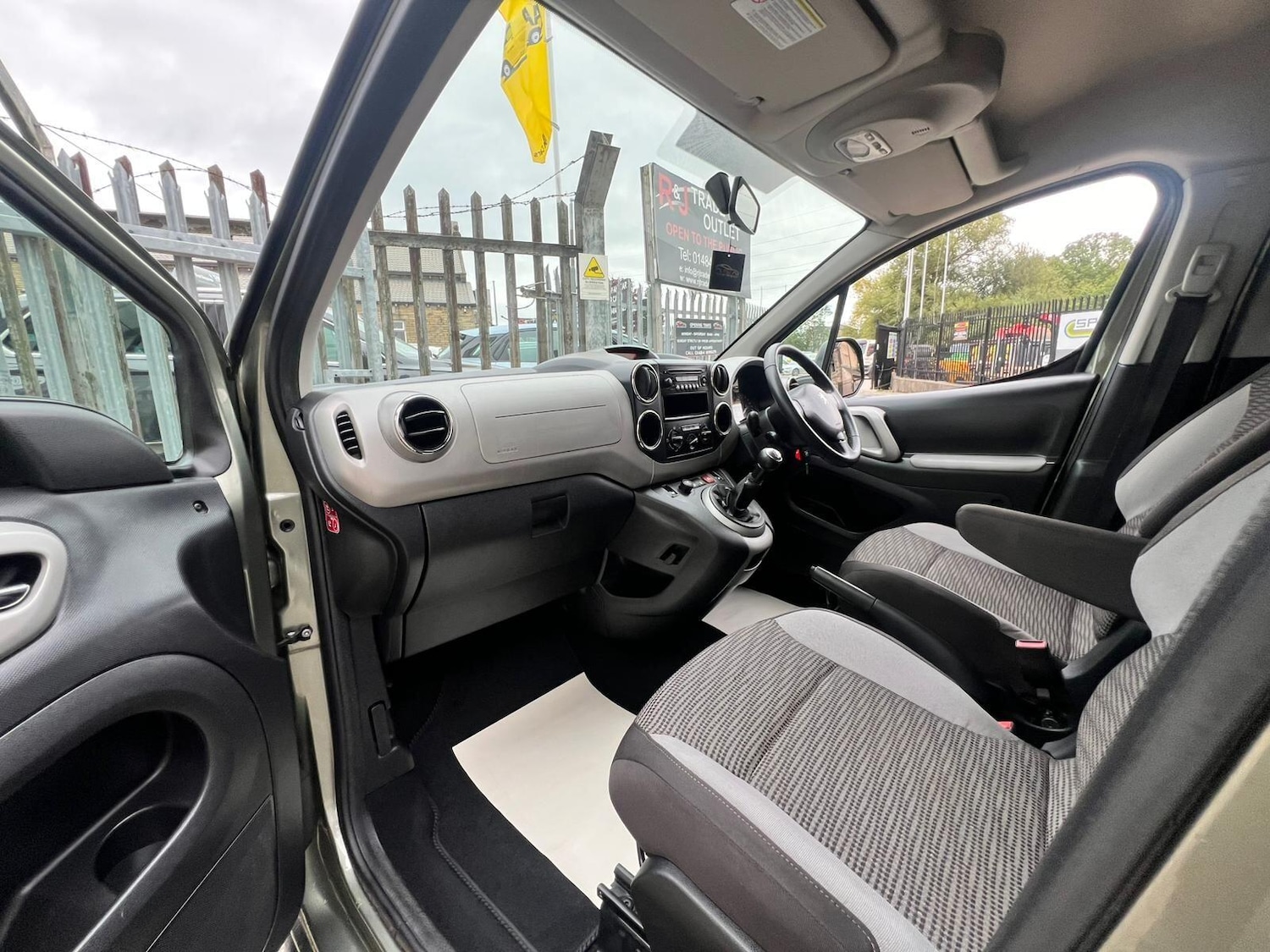 Used Peugeot Partner Tepee 2012 for sale - 76537617: Photo 49