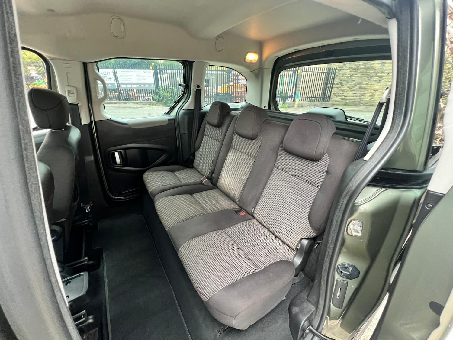 Used Peugeot Partner Tepee 2012 for sale - 76537617: Photo 57