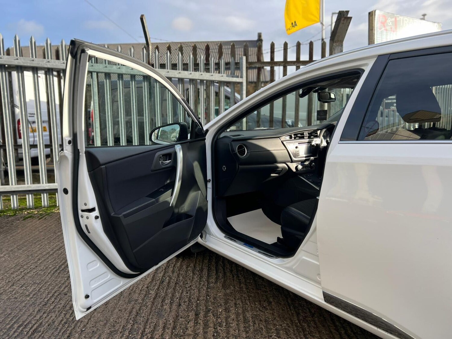 Used Toyota Auris 2015 for sale - 77190388: Photo 58