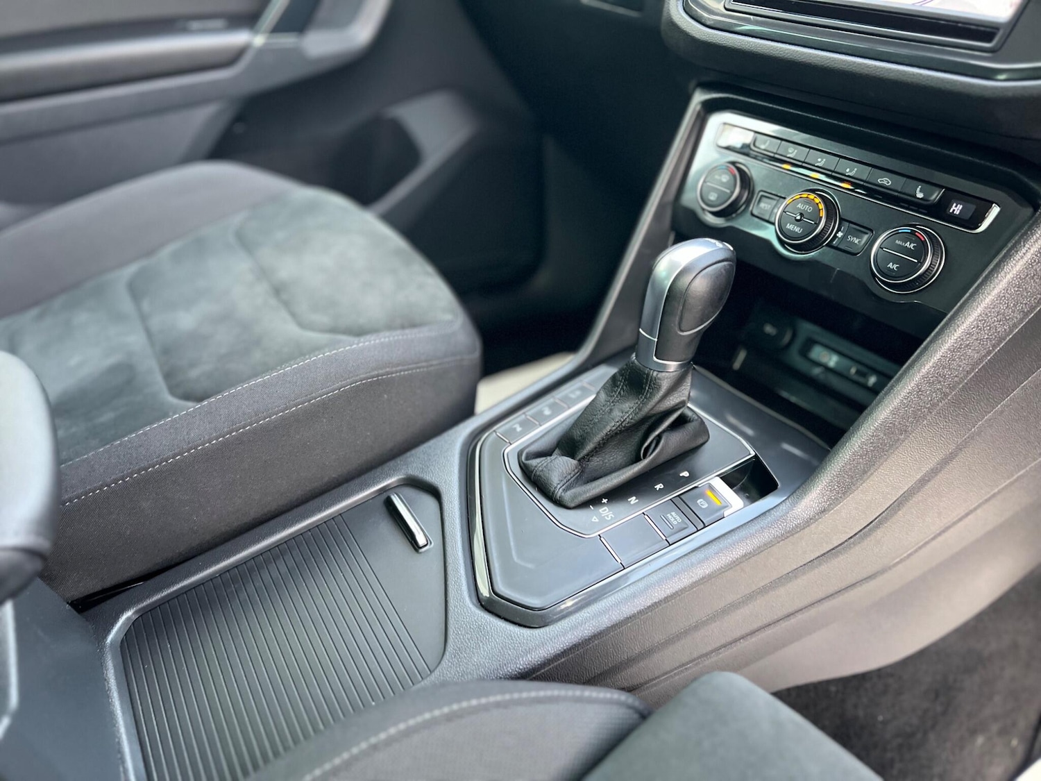 Used Volkswagen Tiguan 2017 for sale - 76953554: Photo 51