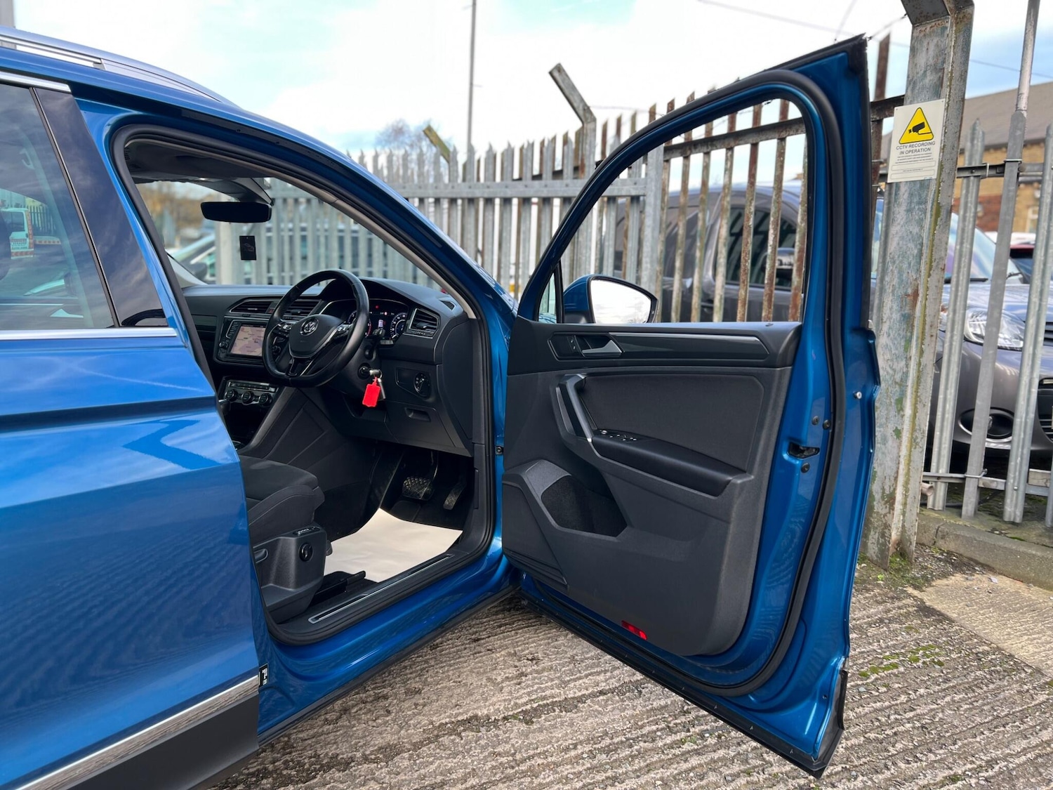 Used Volkswagen Tiguan 2017 for sale - 76953554: Photo 53