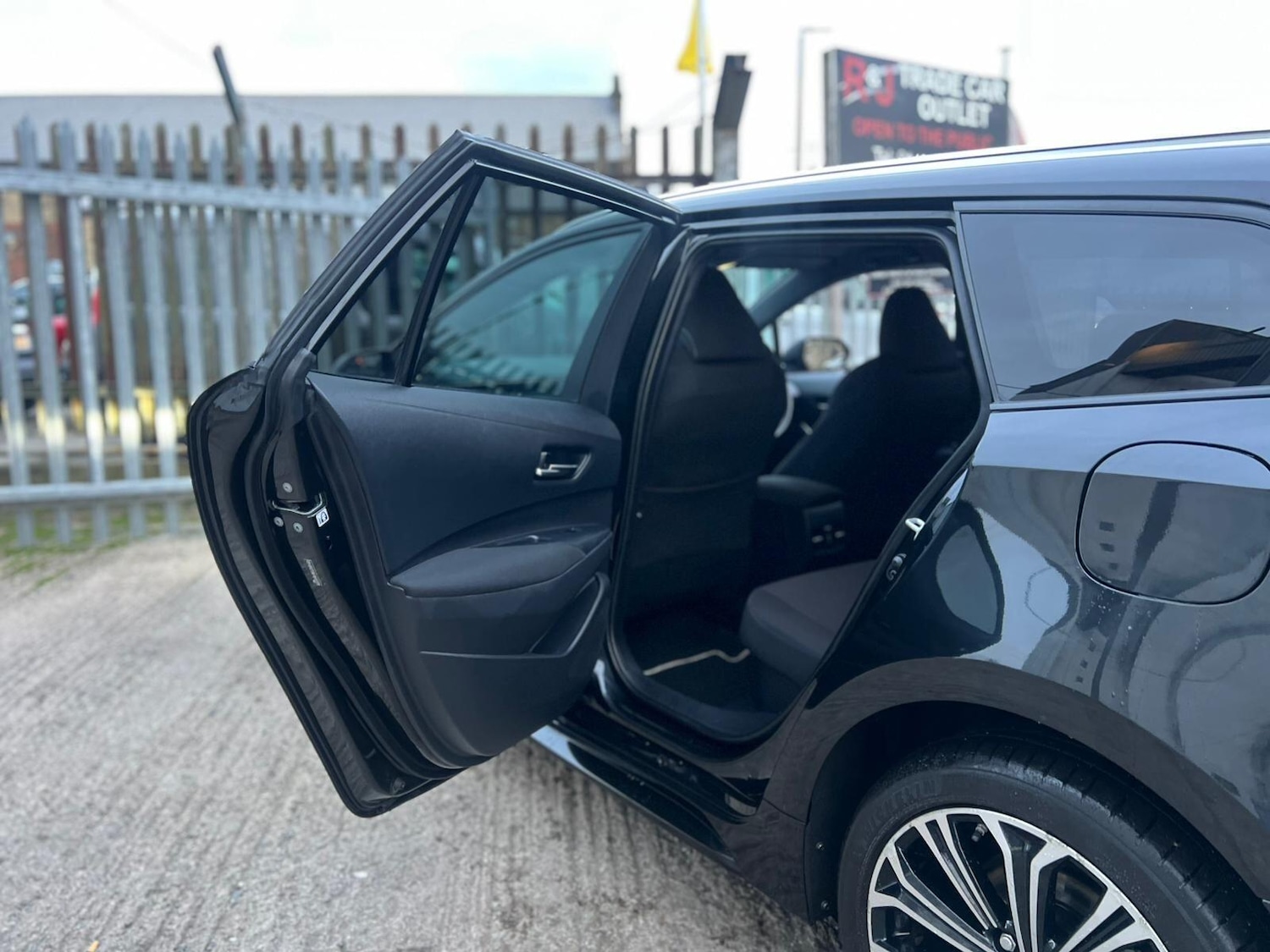 Used Toyota Corolla 2019 for sale - 77120160: Photo 60