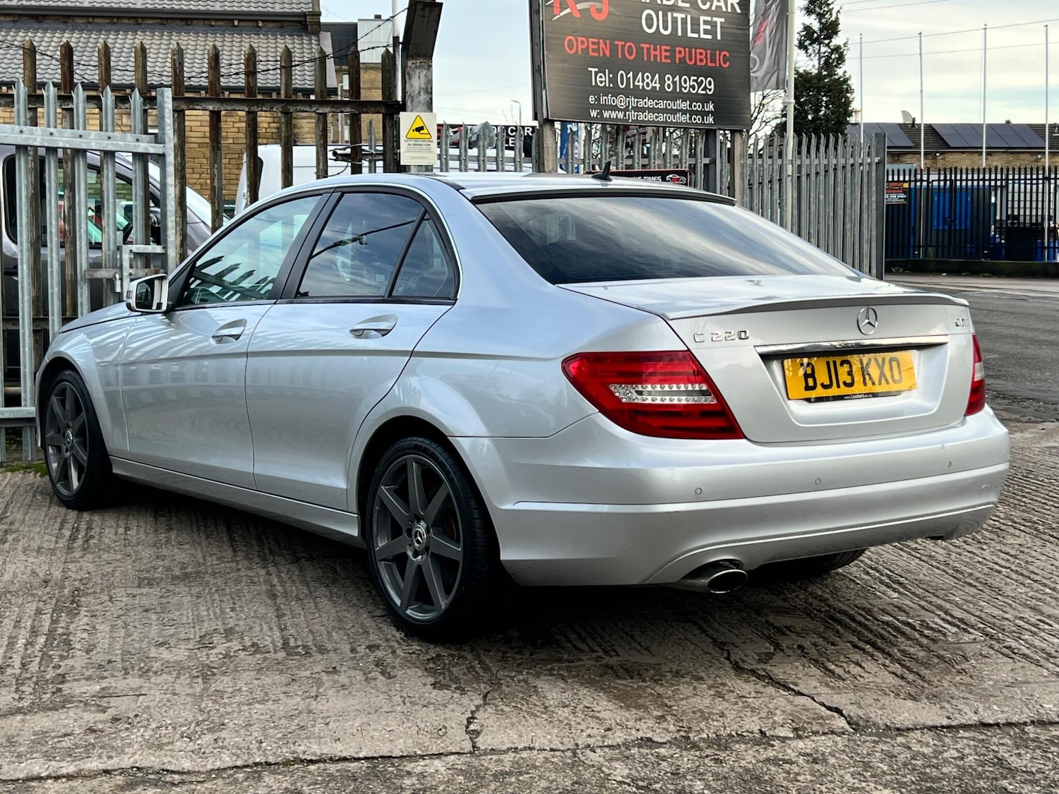 Used Mercedes-Benz C Class 2013 for sale - 76952390: Photo 24
