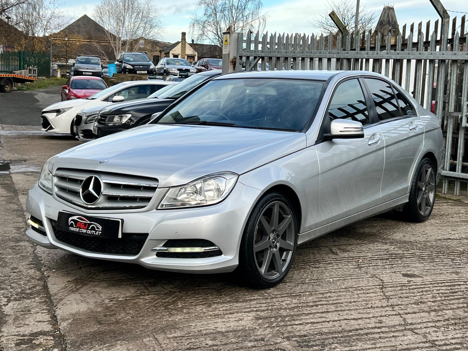 Used Mercedes-Benz C Class 2013 for sale - 76952390: Photo 3