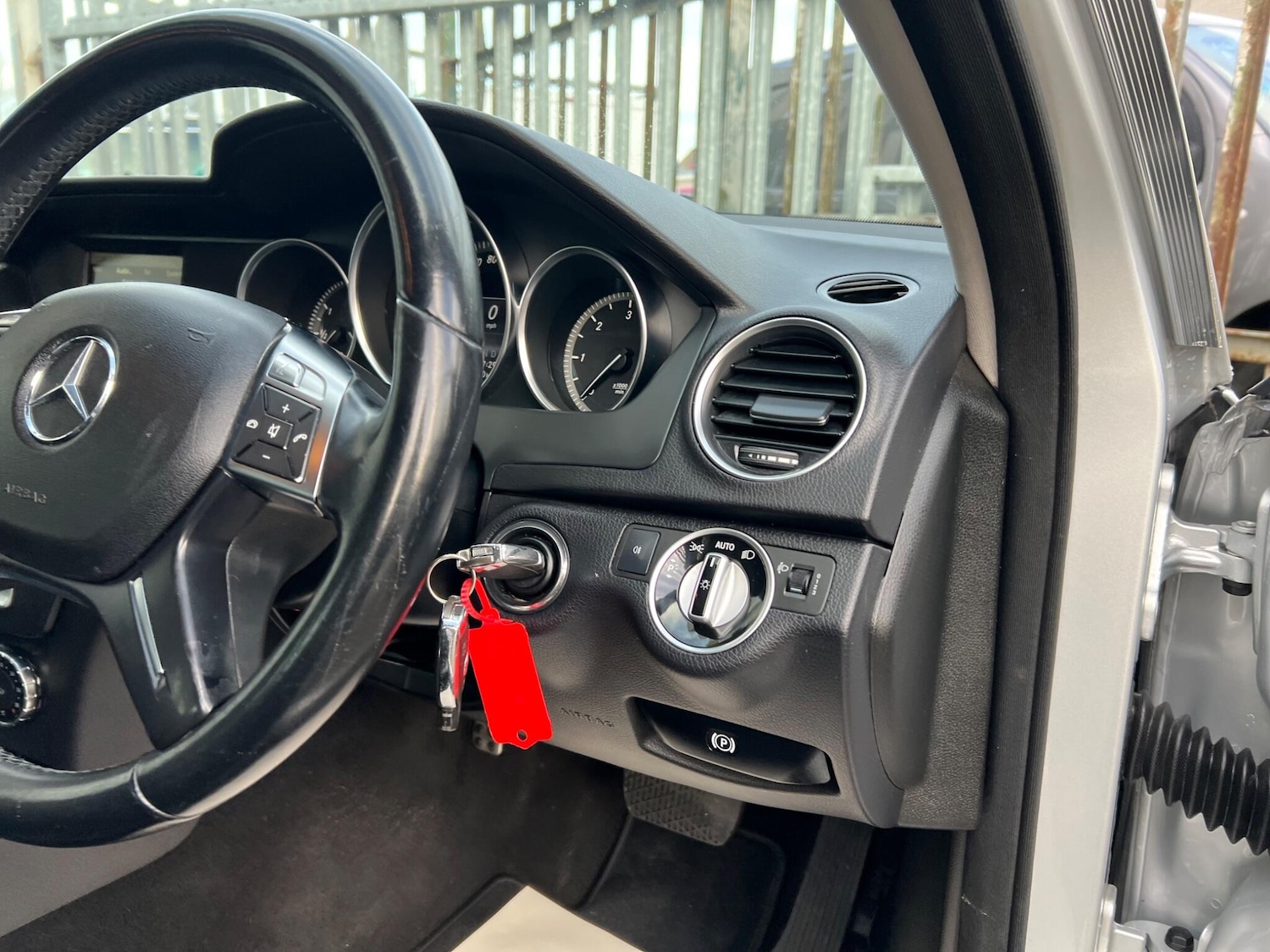 Used Mercedes-Benz C Class 2013 for sale - 76952390: Photo 37