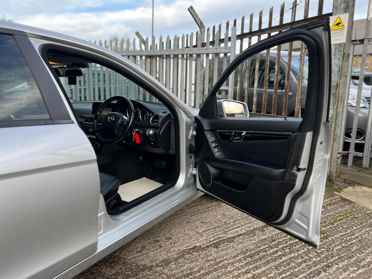 Used Mercedes-Benz C Class 2013 for sale - 76952390: Photo 44