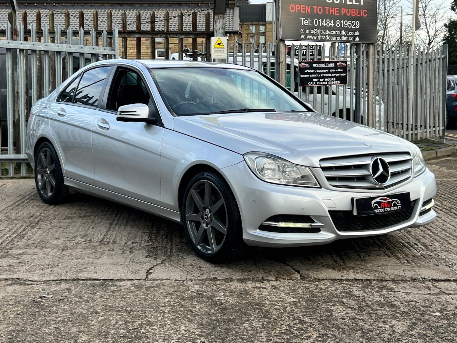Used Mercedes-Benz C Class 2013 for sale - 76952390: Photo 5