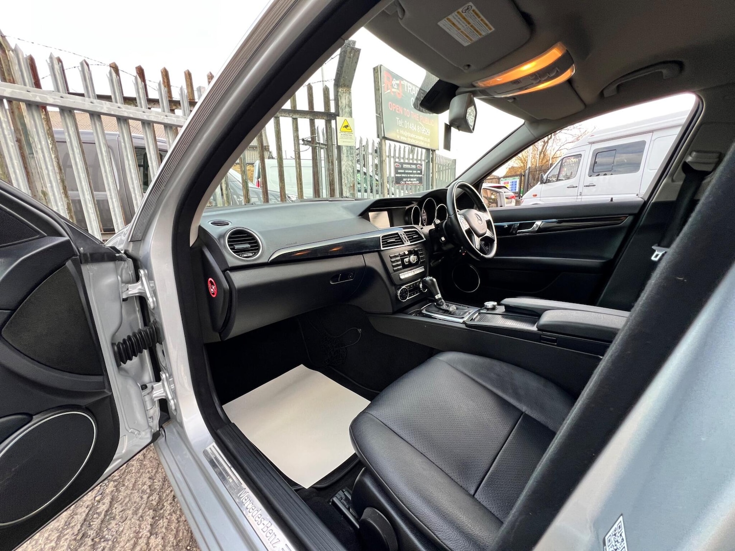 Used Mercedes-Benz C Class 2013 for sale - 76952390: Photo 52