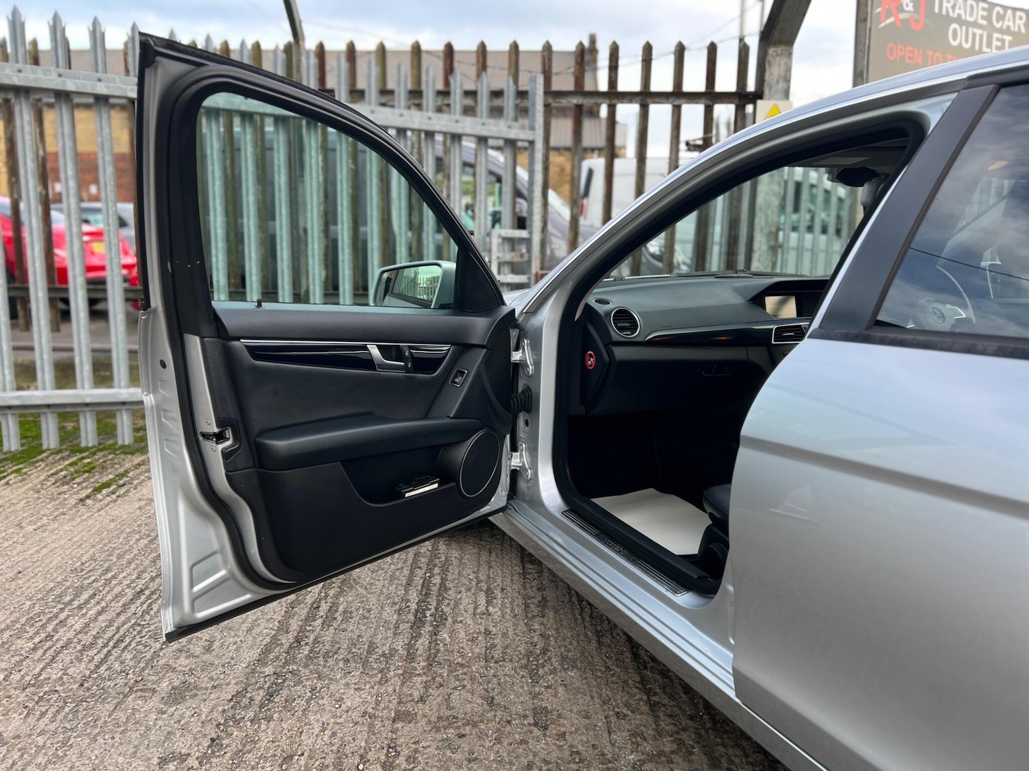 Used Mercedes-Benz C Class 2013 for sale - 76952390: Photo 56