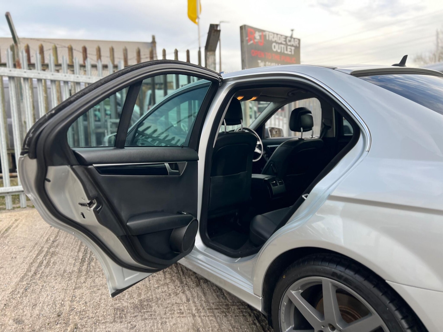 Used Mercedes-Benz C Class 2013 for sale - 76952390: Photo 61