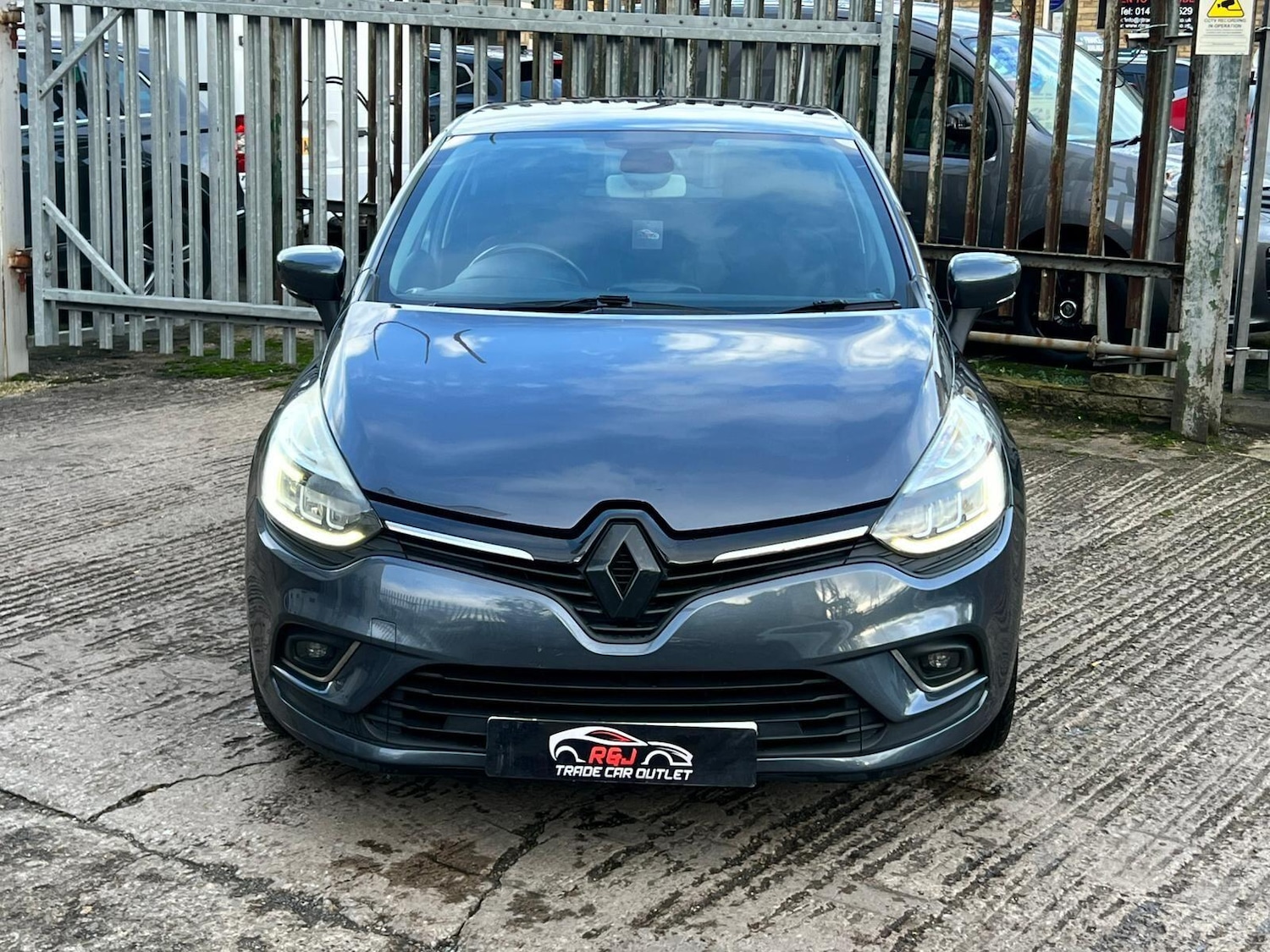 Used Renault Clio 2018 for sale - 76849980: Photo 10